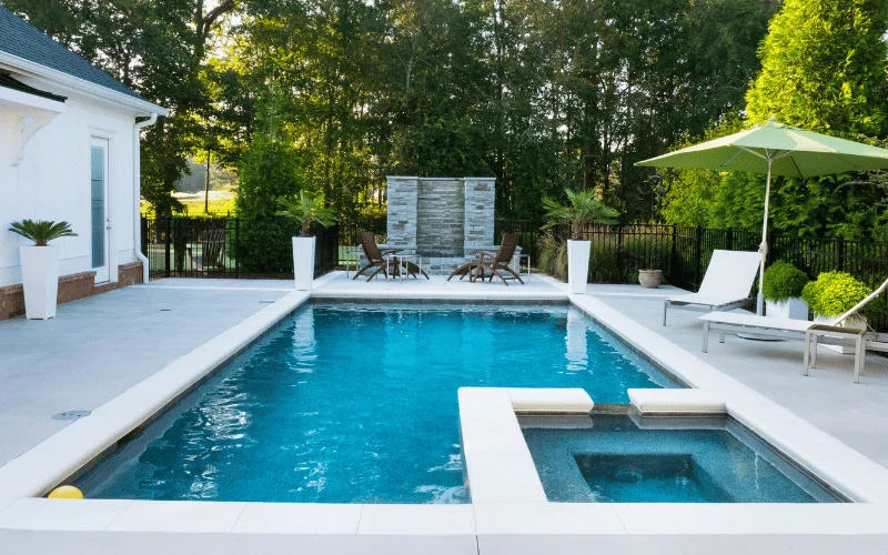 Poolgestaltung-Wels-Eleganter-Rechteckpool