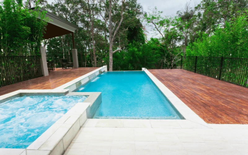 Wels-Pools-Luxuriöser-Indoor-Pool-mit-Sauna